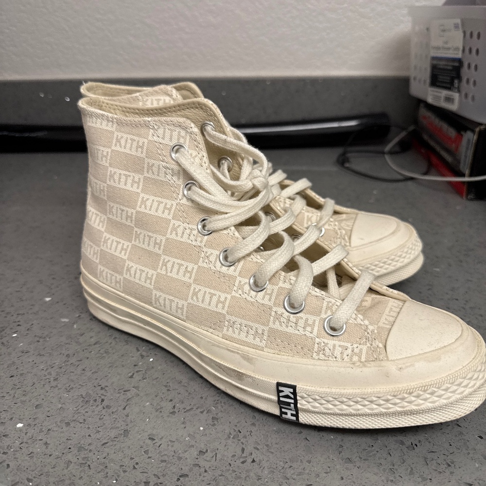 KITH converse size 6 men 8 women’s
